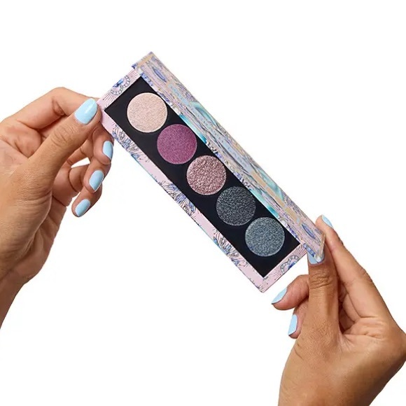 PAT MCGRATH LABS
Bijoux Brilliance Eye Shadow Palette in Lunar Nightshade - Picture 2 of 3